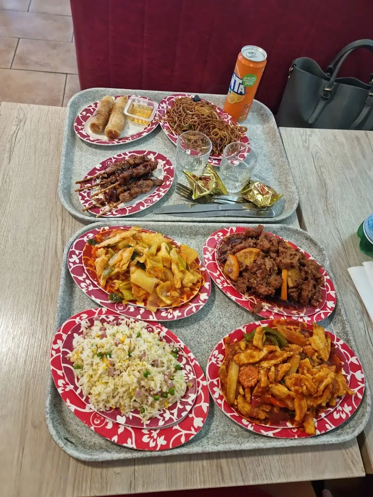 Brochette de Boeuf Caramel Riz Cantonais Nouilles Sautées Boeuf À L'orange n'est Au Poulet